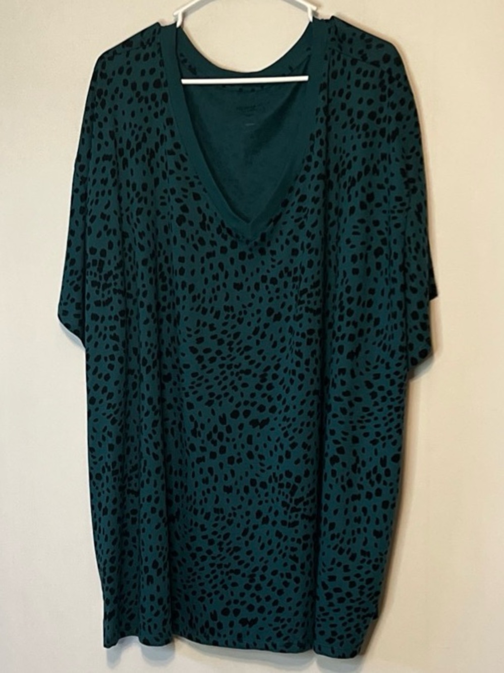 New W/T Heritage by Torrid Animal Print Short Sleeve Tee 100% Cotton V Neck Sz 5